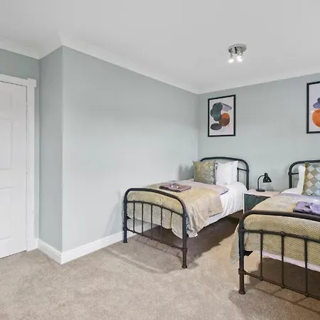 Lovely 4 Bedroom House In - Sleeps 10 * York
