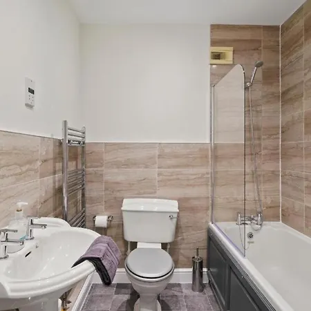 Lovely 4 Bedroom House In - Sleeps 10 Feriehus York