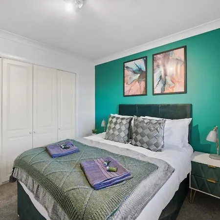 بيت للعطل Lovely 4 Bedroom House In - Sleeps 10 *