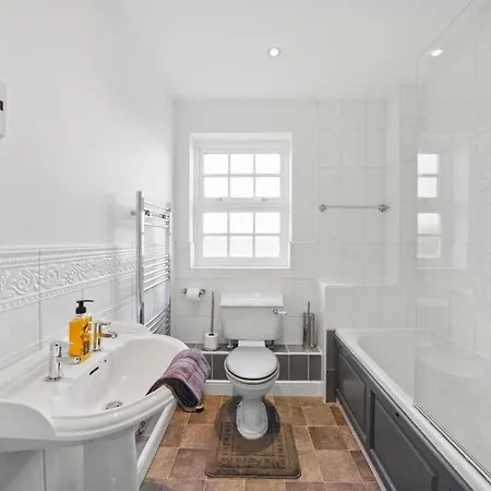 Hébergement de vacances Lovely 4 Bedroom House In - Sleeps 10 York