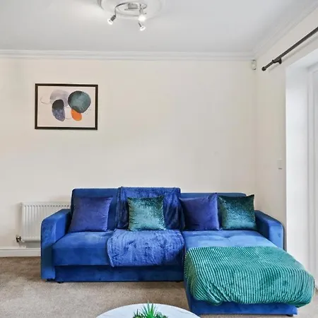 Lovely 4 Bedroom House In - Sleeps 10 York