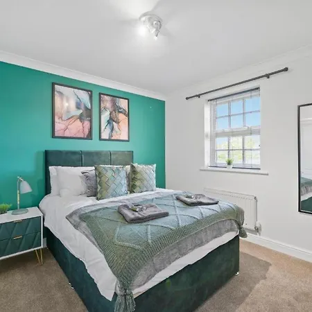 Lovely 4 Bedroom House In - Sleeps 10 York