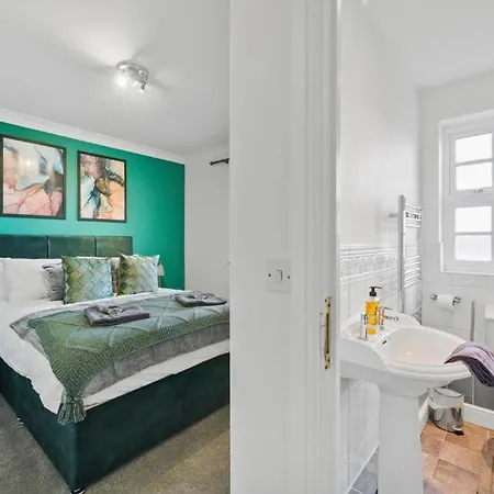 Lovely 4 Bedroom House In - Sleeps 10